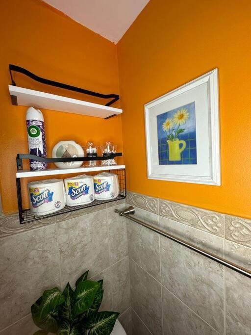Sleeps 3, Casa Tropical In Miami Apartment Exterior photo