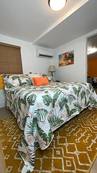 Sleeps 3, Casa Tropical In Miami Apartment Exterior photo