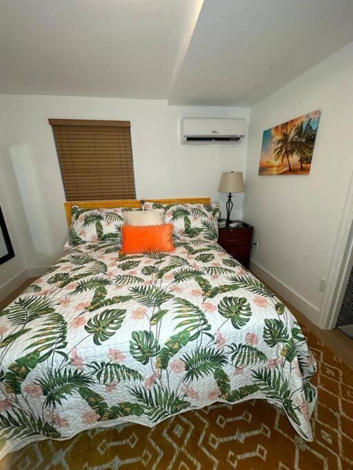 Sleeps 3, Casa Tropical In Miami Apartment Exterior photo
