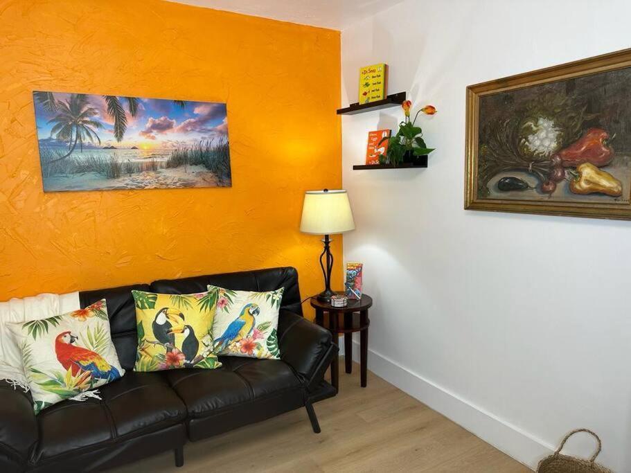 Sleeps 3, Casa Tropical In Miami Apartment Exterior photo