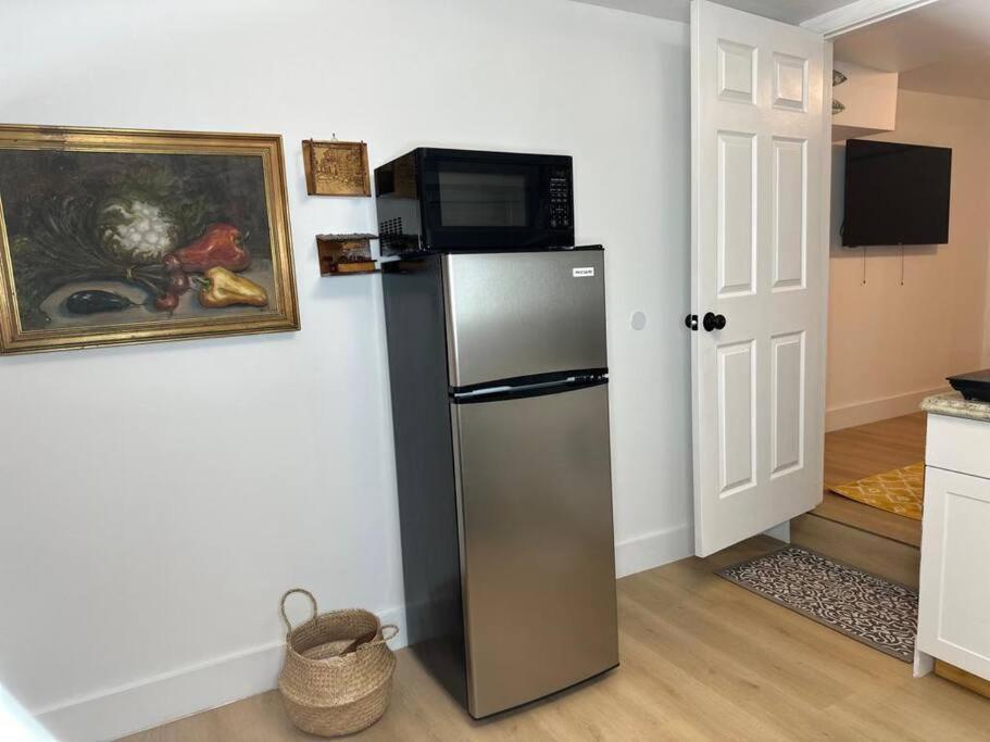 Sleeps 3, Casa Tropical In Miami Apartment Exterior photo